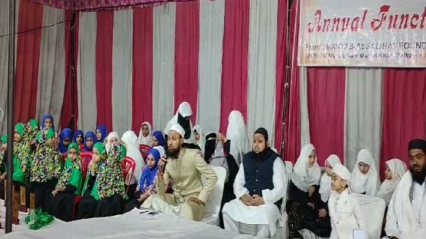 مکتب الصالحات کے سالانہ پروگرام میں بچوں کو انعامات سے نوازا گیا