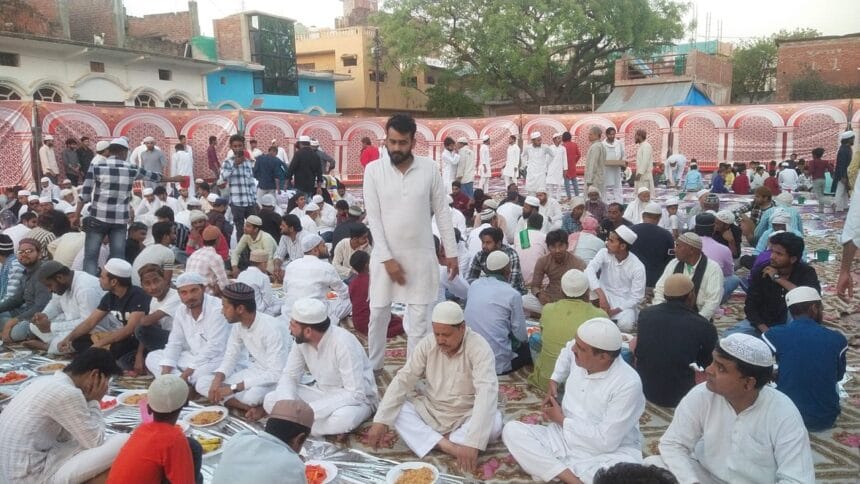 افطار پارٹی: جامع مسجد دریاباد میں سیکڑوں روزہ داروں کی شرکت