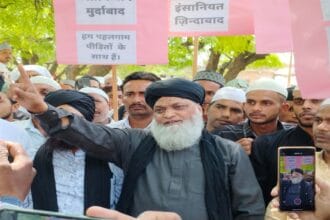 کالا عمامہ اور کالی پٹی باندھ کر دہشت گردی کی مخالفت