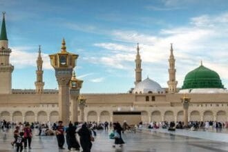 کائنات کی ابتداء سے انتہا تک پیغمبر اسلام ﷺ ہی ایک کامل انسان