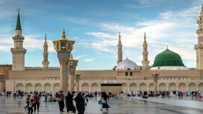 کائنات کی ابتداء سے انتہا تک پیغمبر اسلام ﷺ ہی ایک کامل انسان